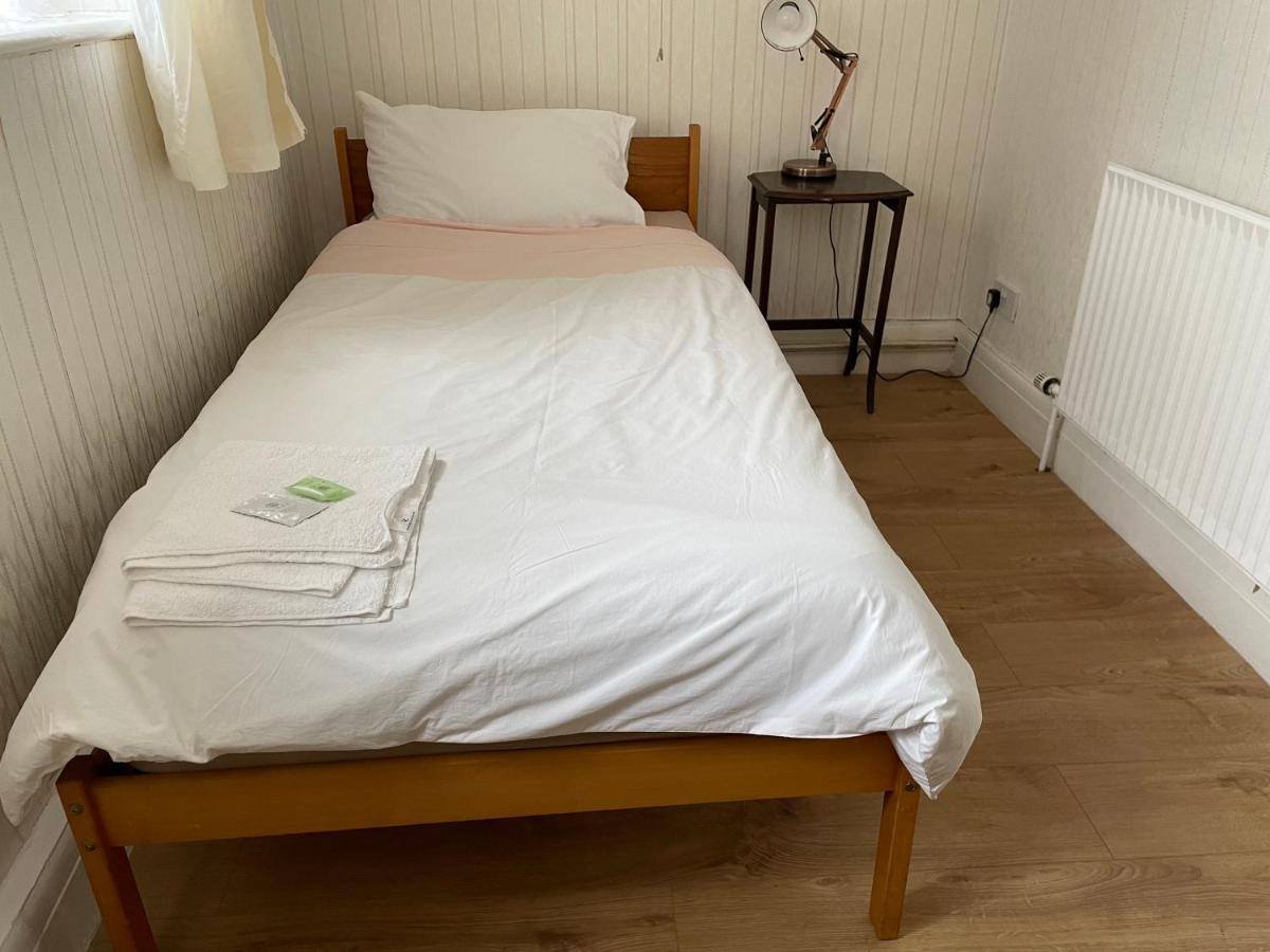 Renovated 4-Bed Home - Sleeps 9 - Parking - Spa Blackpool Exterior photo
